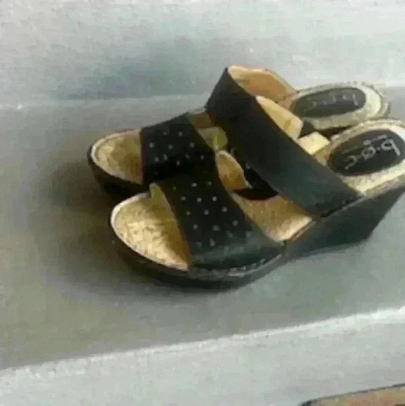 BOC wedge sandal, Size 8 - Picture 2 of 5